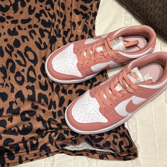 4.5y Nike Dunks - Picture 2 of 2